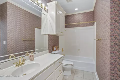 Bath - 525 Ridge Cir, Brandon, MS 39047 photo 3 of 7