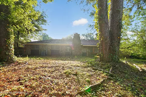 Exterior - 2377 Breckinridge Rd, Jackson, MS 39204 photo 7 of 8