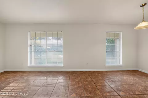 Living - 2377 Breckinridge Rd, Jackson, MS 39204 photo 5 of 8