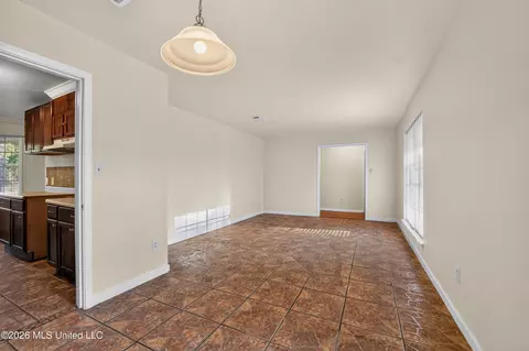 Living - 2377 Breckinridge Rd, Jackson, MS 39204 photo 6 of 8