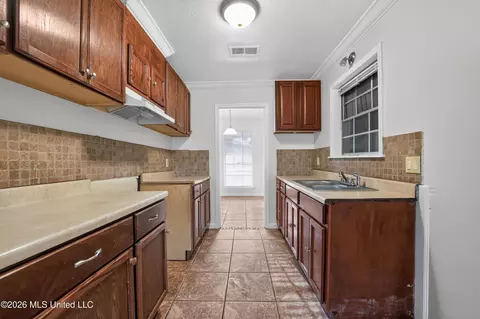 Entry Way - 2377 Breckinridge Rd, Jackson, MS 39204 photo 2 of 2