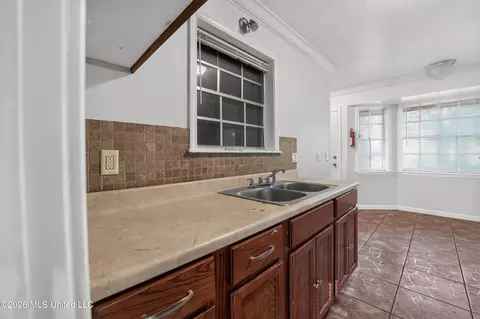Entry Way - 2377 Breckinridge Rd, Jackson, MS 39204 photo 1 of 2