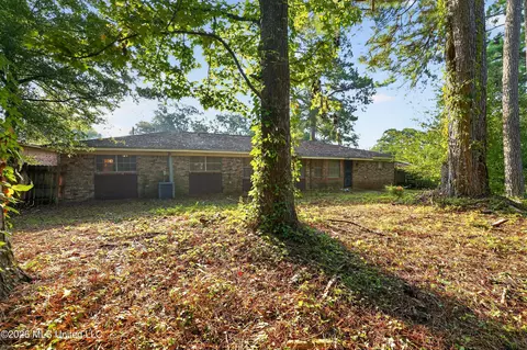 Exterior - 2377 Breckinridge Rd, Jackson, MS 39204 photo 3 of 8