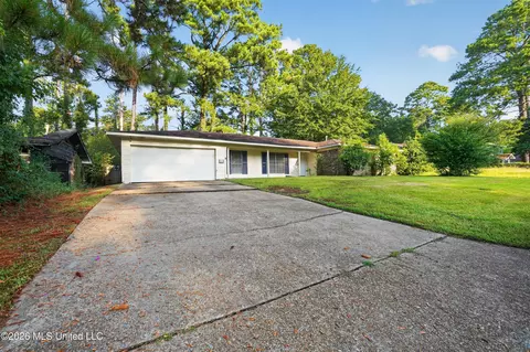 Exterior - 2377 Breckinridge Rd, Jackson, MS 39204 photo 4 of 8