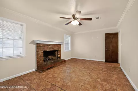 Living - 2377 Breckinridge Rd, Jackson, MS 39204 photo 3 of 8