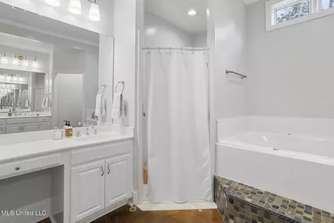 Bath - 1204 Saint Ann St, Jackson, MS 39202 photo 1 of 4