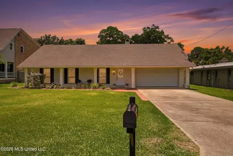 319 Eastview Dr, Biloxi, MS 39531