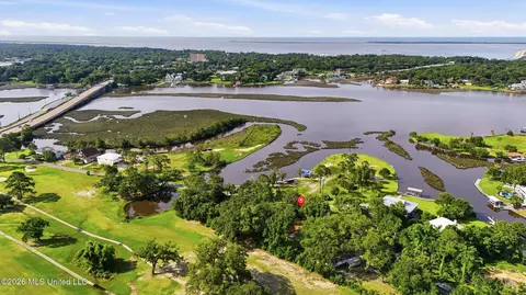 5712 Shore Dr, Ocean Springs, MS 39564