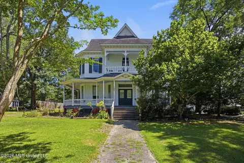 140 E Semmes St, Canton, MS 39046