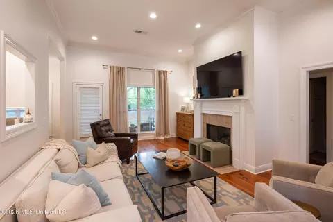 Living - 206 Pinevale St, Flowood, MS 39232 photo 1 of 1