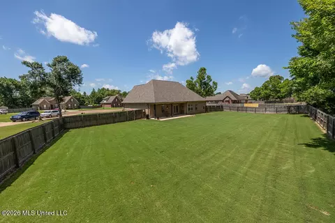 Exterior - 1266 Fieldstone St, Hernando, MS 38632 photo 5 of 11
