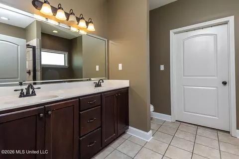 Bath - 1266 Fieldstone St, Hernando, MS 38632 photo 1 of 3
