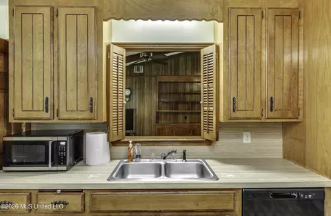 Kitchen - 4151 Kimbell Rd, Terry, MS 39170 photo 5 of 7