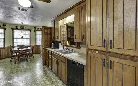 Kitchen - 4151 Kimbell Rd, Terry, MS 39170 photo 2 of 7