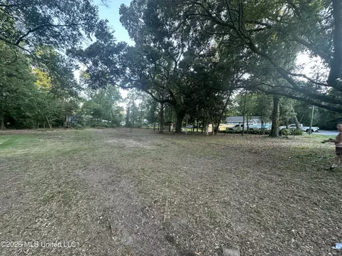 815 N Wright Ave, Long Beach, MS 39560