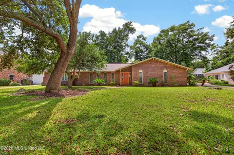 43 Greenbriar Dr, Gulfport, MS 39507