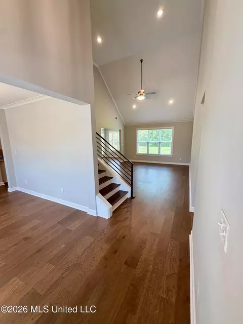 Entry Way - 7337 E Hawks Crossing Dr, Olive Branch, MS 38654 photo 4 of 5