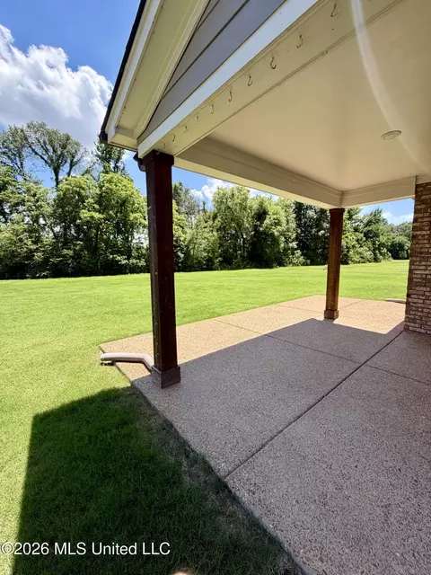 Exterior - 7337 E Hawks Crossing Dr, Olive Branch, MS 38654 photo 2 of 7