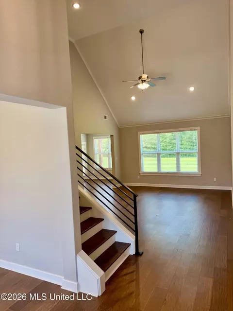 Entry Way - 7337 E Hawks Crossing Dr, Olive Branch, MS 38654 photo 3 of 5