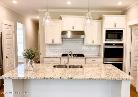 Kitchen - 7337 E Hawks Crossing Dr, Olive Branch, MS 38654 photo 1 of 2