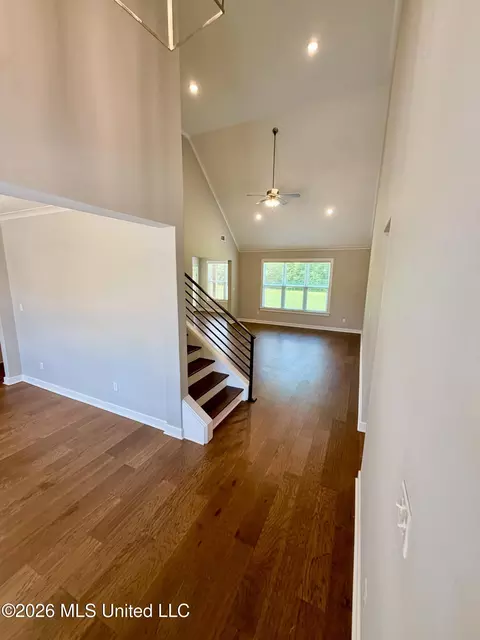 Entry Way - 7337 E Hawks Crossing Dr, Olive Branch, MS 38654 photo 2 of 5