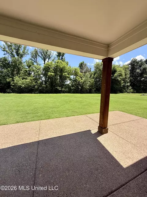 Exterior - 7337 E Hawks Crossing Dr, Olive Branch, MS 38654 photo 3 of 7