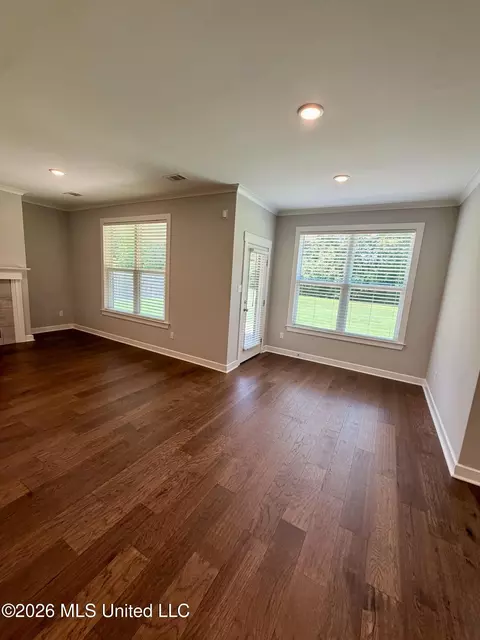 Living - 7337 E Hawks Crossing Dr, Olive Branch, MS 38654 photo 2 of 2