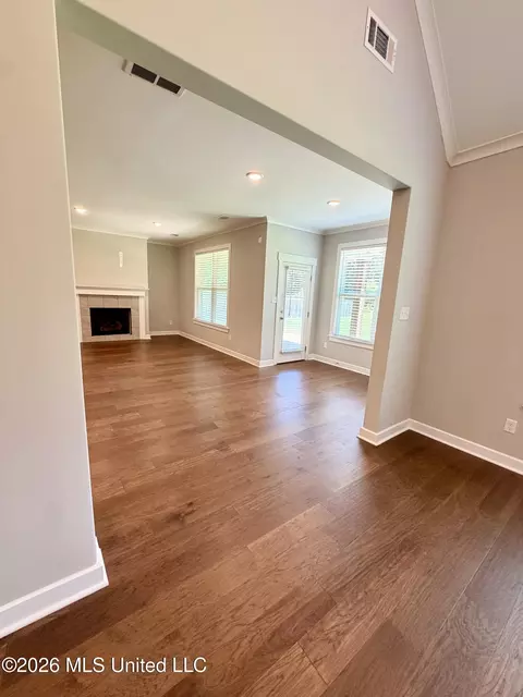 Living - 7337 E Hawks Crossing Dr, Olive Branch, MS 38654 photo 1 of 2