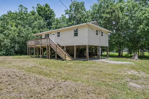 11052 Wilson St, Bay Saint Louis, MS 39520