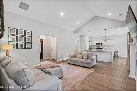 Entry Way - 123 Deerfield Trce, Coldwater, MS 38618 photo 3 of 3