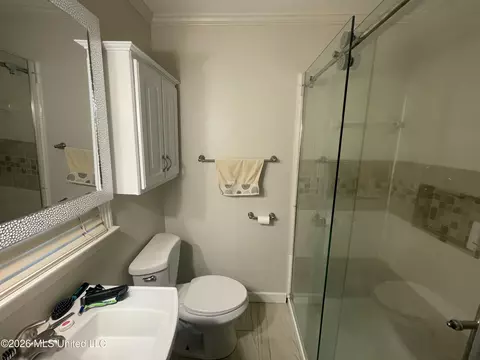 Bath - 401 Pine Dr, Brookhaven, MS 39601 photo 3 of 7
