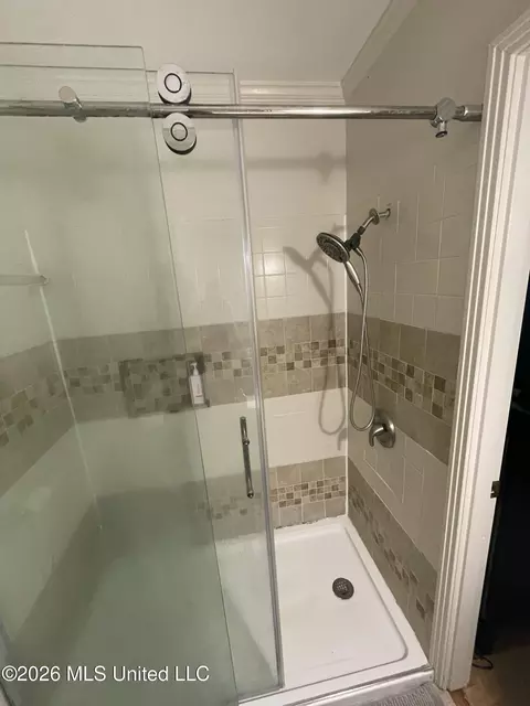 Bath - 401 Pine Dr, Brookhaven, MS 39601 photo 5 of 7