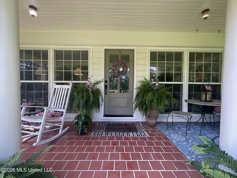 Exterior - 401 Pine Dr, Brookhaven, MS 39601 photo 1 of 4