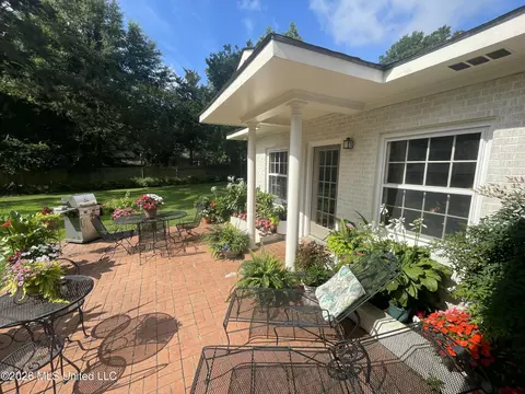 Exterior - 401 Pine Dr, Brookhaven, MS 39601 photo 3 of 4