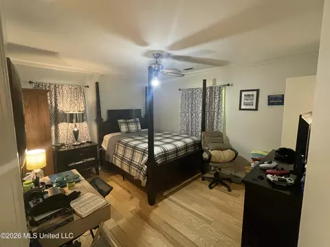 Bedroom - 401 Pine Dr, Brookhaven, MS 39601 photo 4 of 5