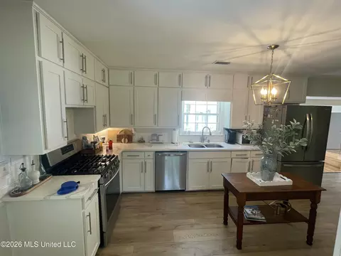 Kitchen - 401 Pine Dr, Brookhaven, MS 39601 photo 1 of 1
