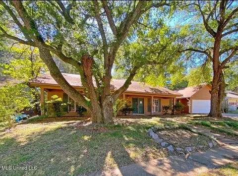 1608 Melrose Pl, Clinton, MS 39056