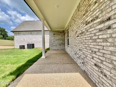 Exterior - 2253 Scott Mdws Ln, Hernando, MS 38632 photo 3 of 4