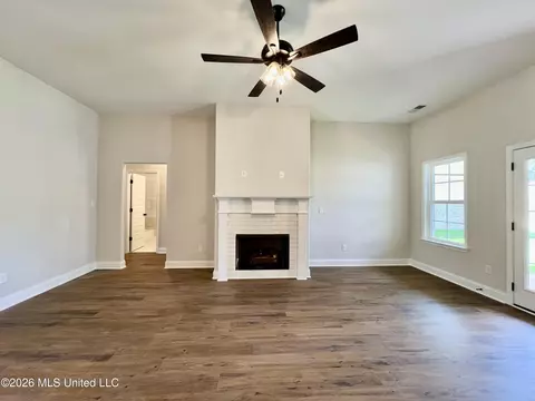 Living - 2253 Scott Mdws Ln, Hernando, MS 38632 photo 5 of 7