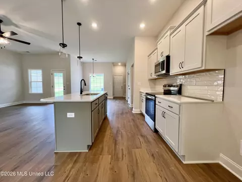 Kitchen - 2253 Scott Mdws Ln, Hernando, MS 38632 photo 3 of 5