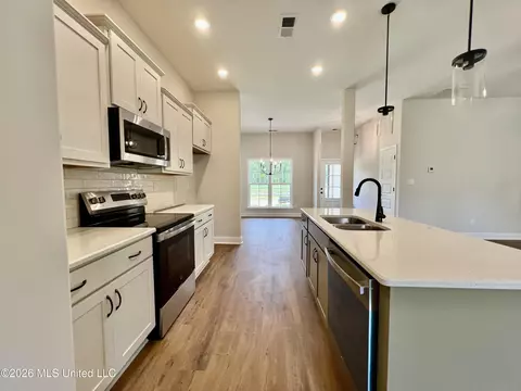 Kitchen - 2253 Scott Mdws Ln, Hernando, MS 38632 photo 4 of 5