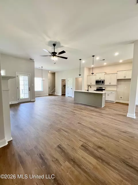 Living - 2253 Scott Mdws Ln, Hernando, MS 38632 photo 1 of 7