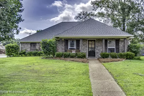 128 W Pinebrook Dr, Brandon, MS 39047