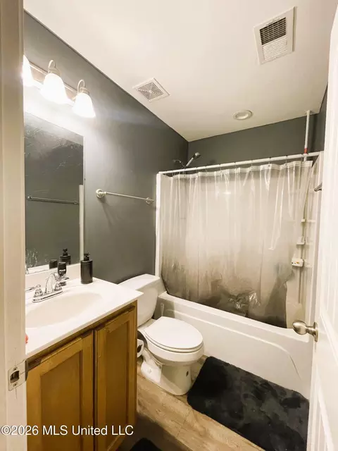 Bath - 109 Flower Cir, Coldwater, MS 38618 photo 1 of 4