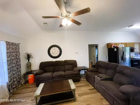 Living - 109 Flower Cir, Coldwater, MS 38618 photo 1 of 3