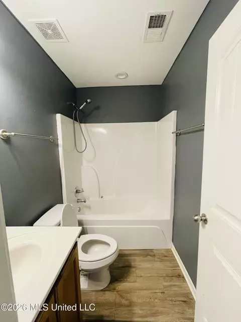 Bath - 109 Flower Cir, Coldwater, MS 38618 photo 3 of 3