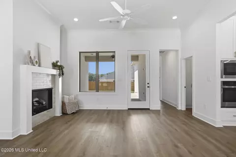Living - 437 Aurora Cir, Canton, MS 39046 photo 2 of 4