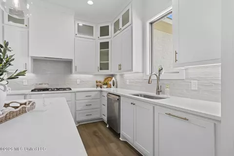 Kitchen - 437 Aurora Cir, Canton, MS 39046 photo 3 of 6