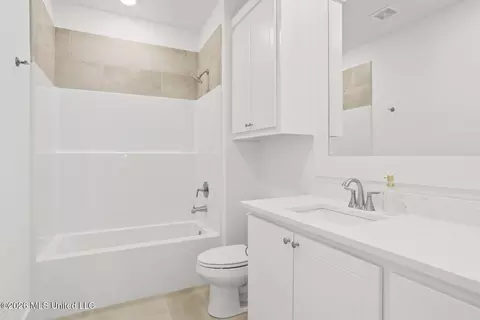 Bath - 437 Aurora Cir, Canton, MS 39046 photo 4 of 4