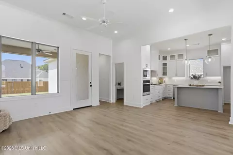 Living - 437 Aurora Cir, Canton, MS 39046 photo 1 of 4
